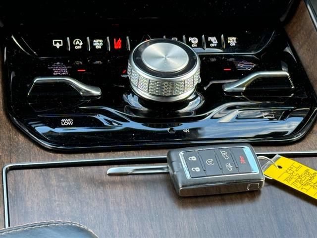 Used 2023 Jeep Grand Wagoneer L Series II AWD/4WD image 14