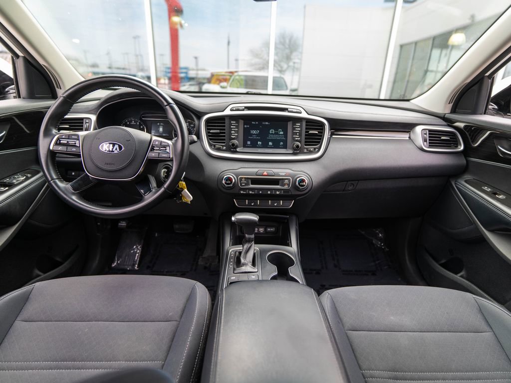Used 2019 Kia Sorento LX w/ LX Convenience Package image 13