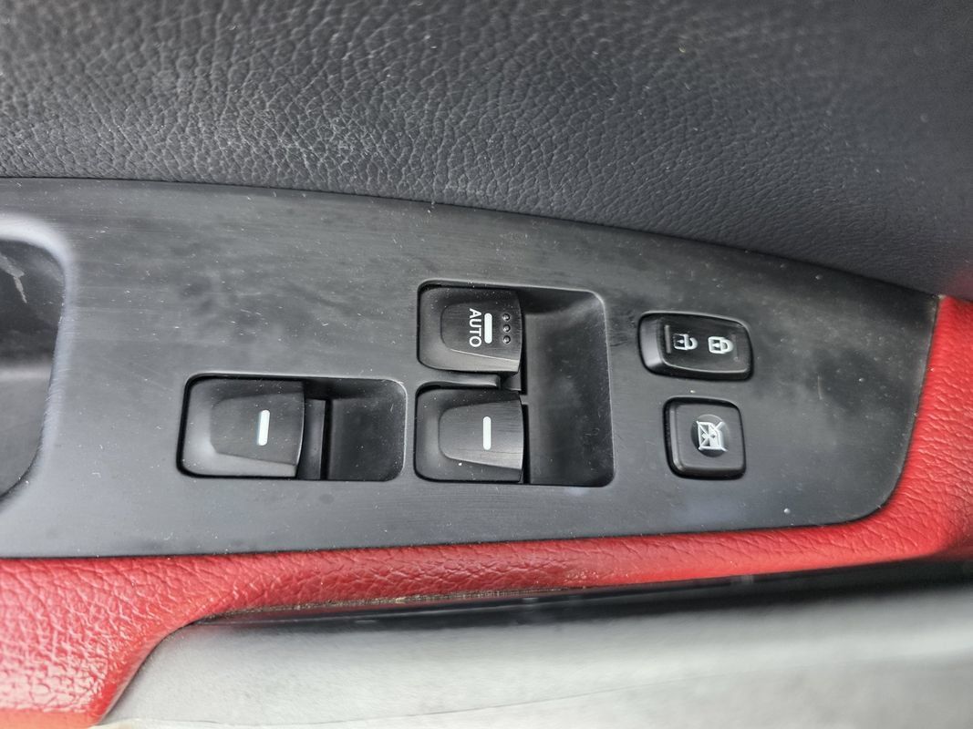 Used 2013 Hyundai Veloster w/ Style Pkg FWD image 14