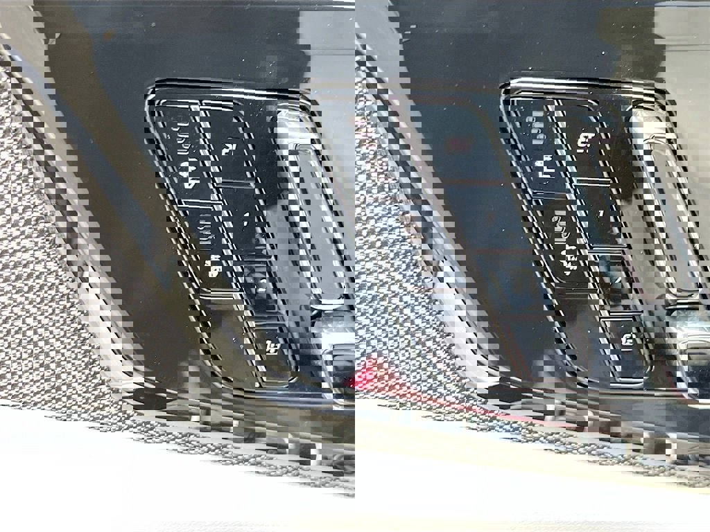 New 2026 Cadillac Optiq Luxury 1 image 19