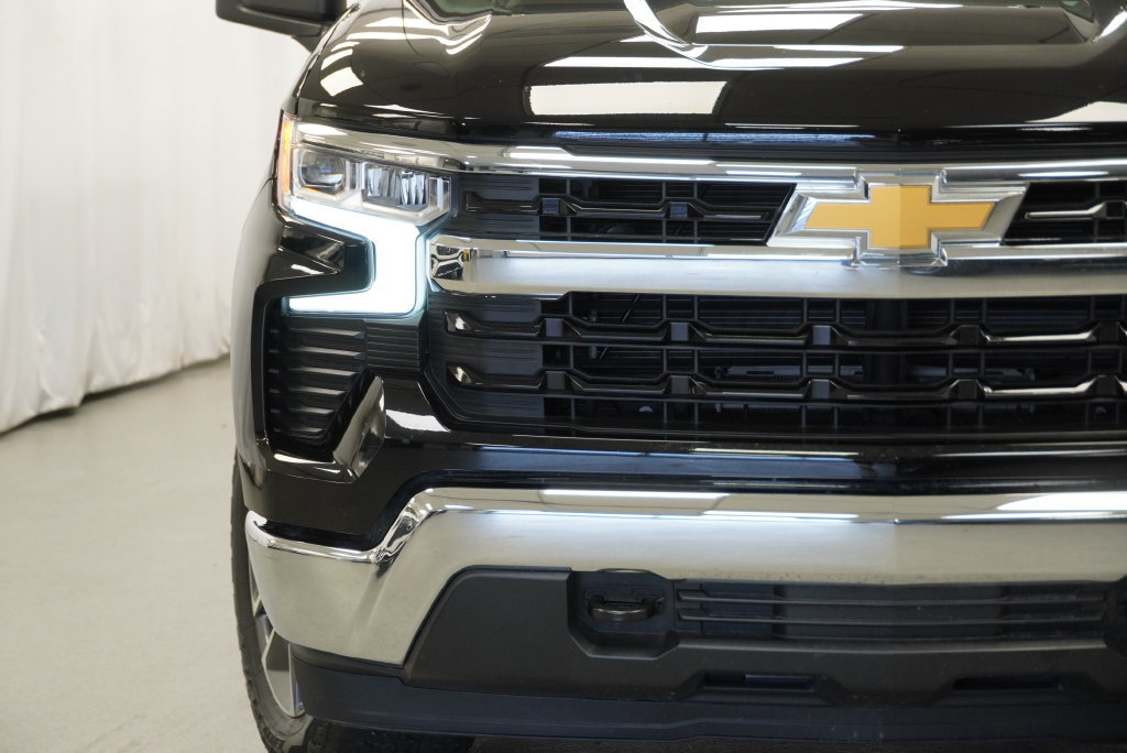 Certified 2024 Chevrolet Silverado 1500 LT AWD/4WD image 15