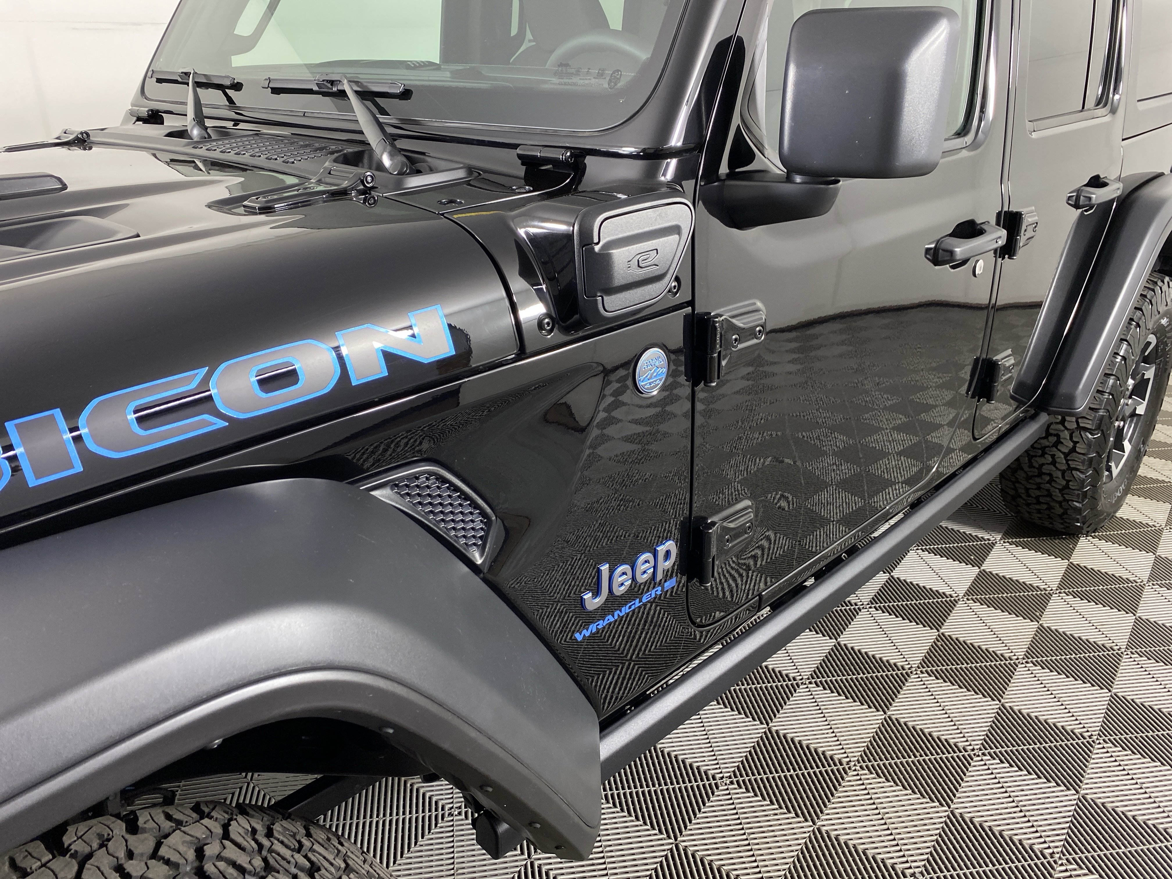 Used 2025 Jeep Wrangler Unlimited Rubicon 4xe AWD/4WD image 10