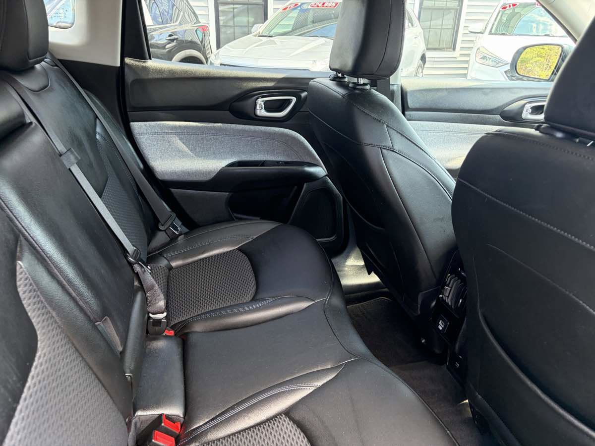 Used 2022 Jeep Compass Latitude image 25