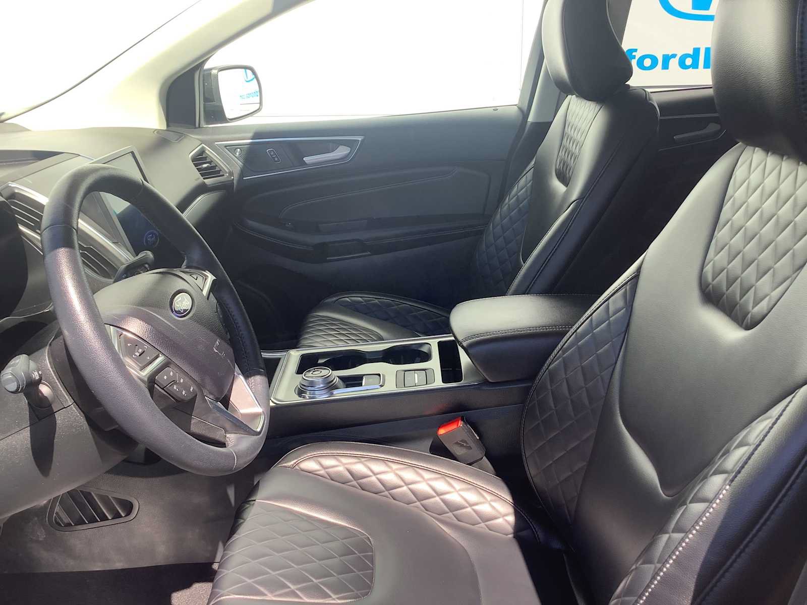 Used 2024 Ford Edge Titanium AWD/4WD image 2