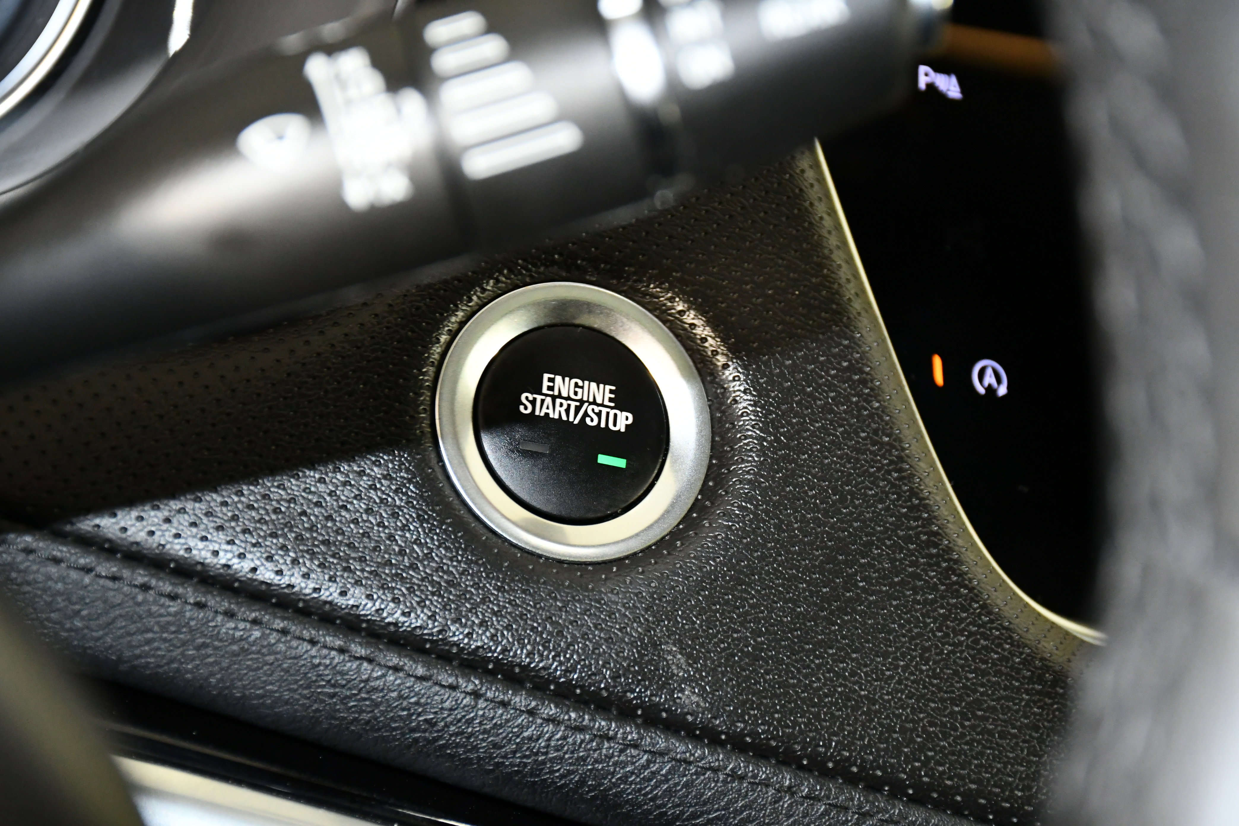 Used 2025 Cadillac XT6 Luxury image 25