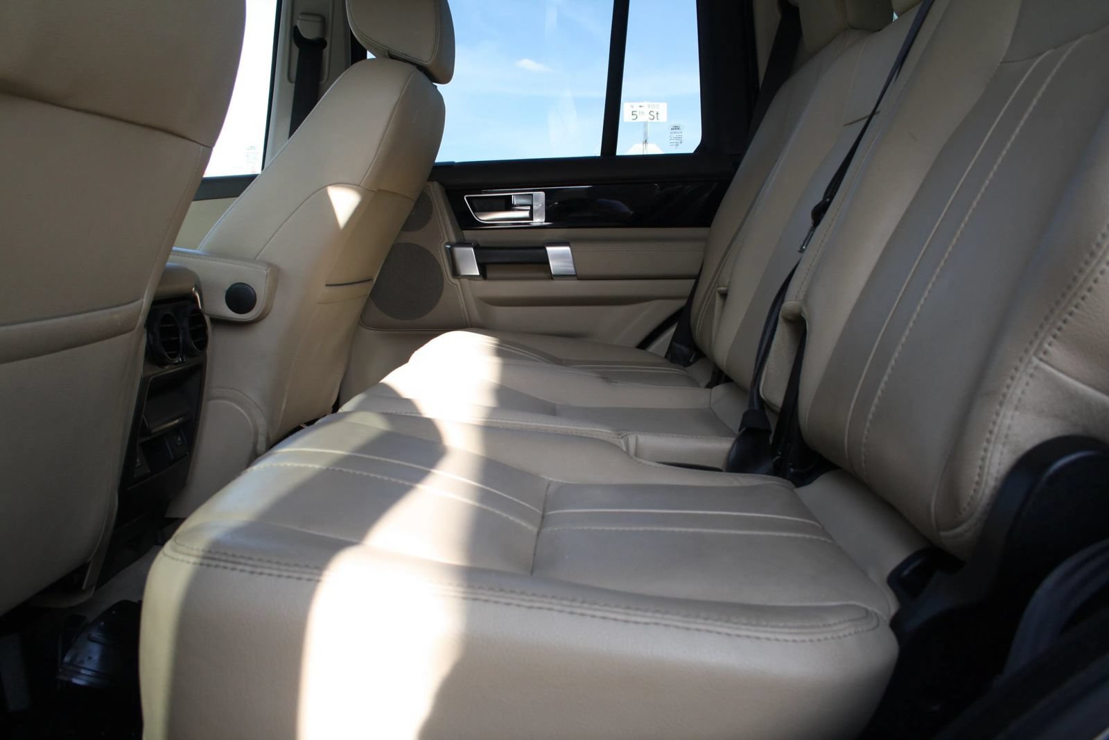 Used 2016 Land Rover LR4 HSE AWD/4WD image 19