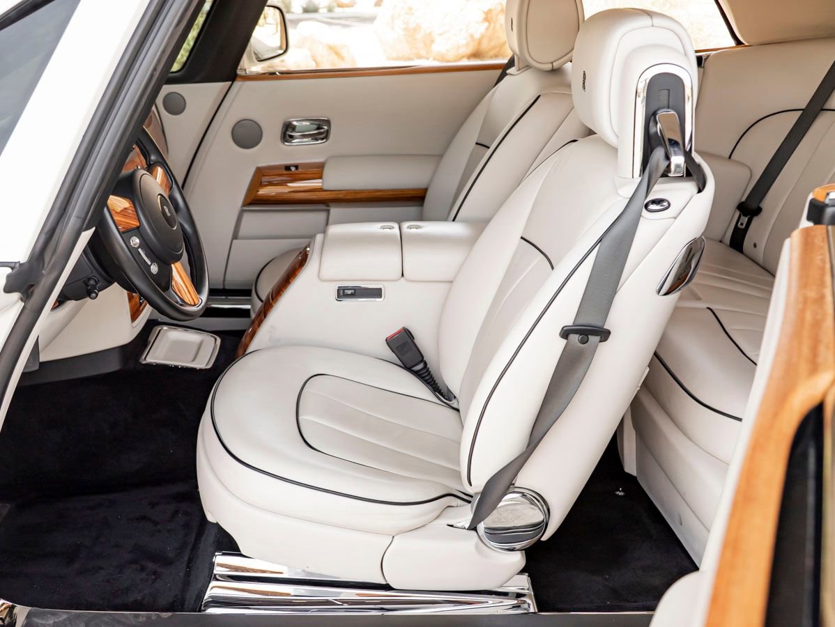 Used 2015 Rolls-Royce Phantom Drophead Coupe image 22