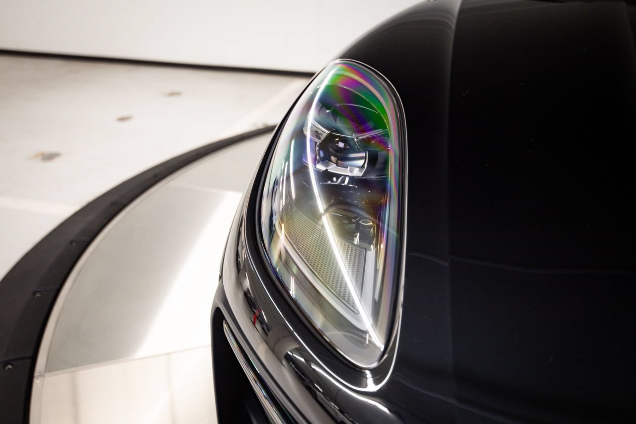 Certified 2023 Porsche Macan AWD/4WD image 13