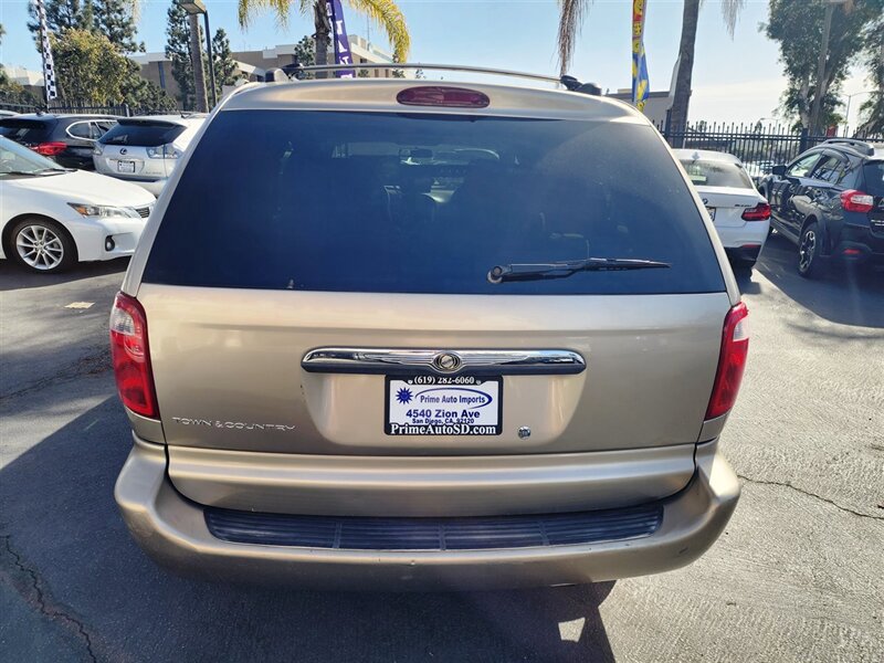 Used 2003 Chrysler Town & Country FWD image 2
