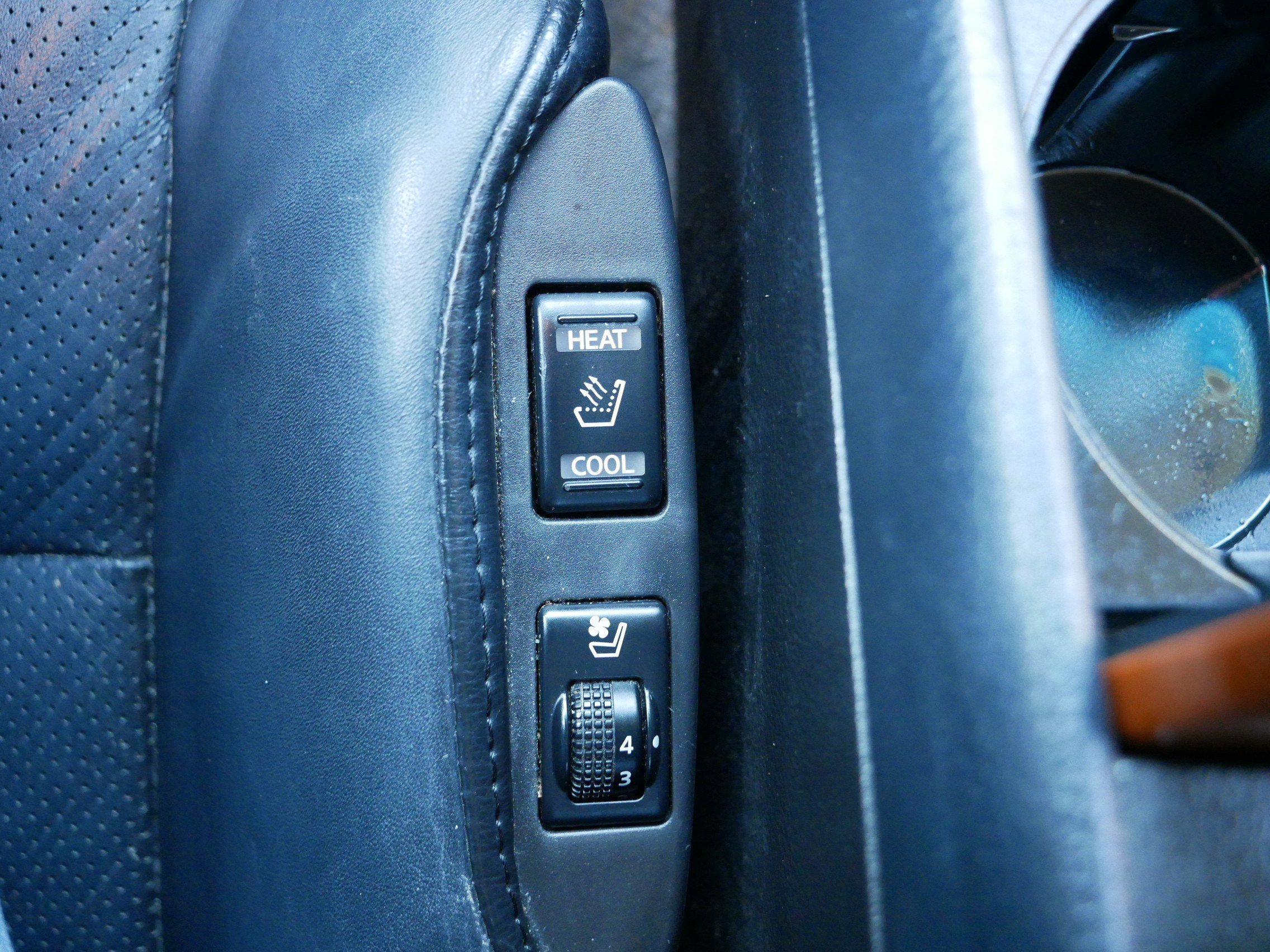 Used 2004 INFINITI M45 w/ Technology Pkg image 27