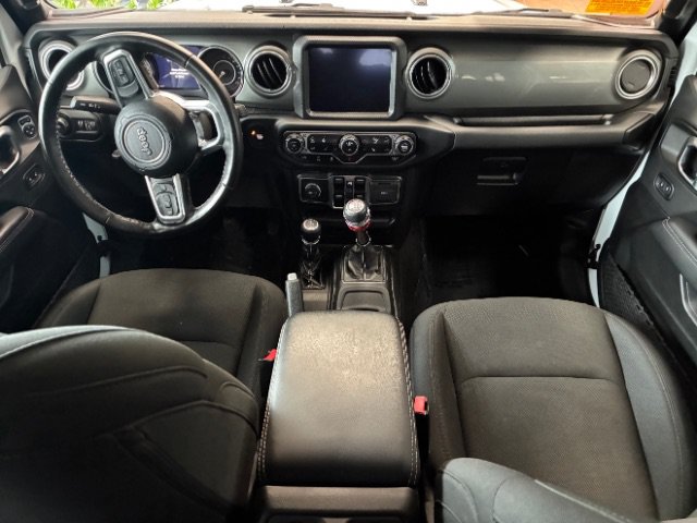 Used 2022 Jeep Wrangler Unlimited Sahara w/ Cold Weather Group AWD/4WD image 17