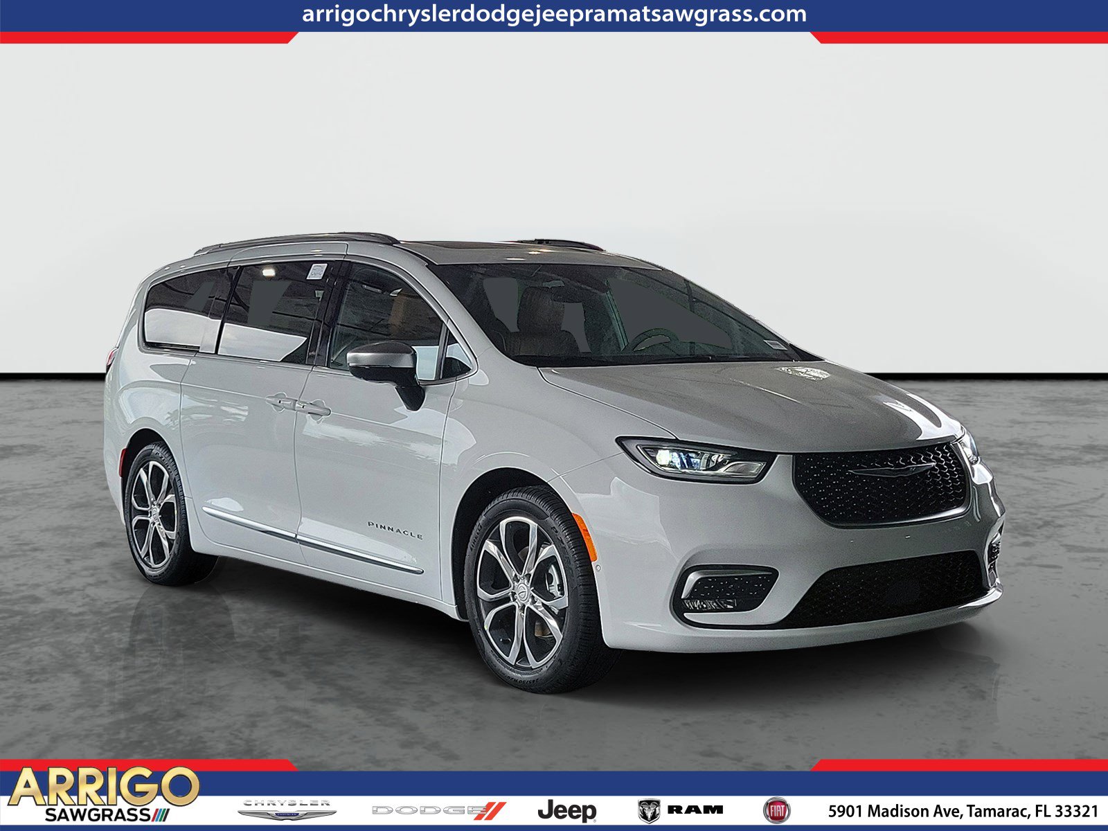 New 2026 Chrysler Pacifica Pinnacle w/ Trailer Tow Group FWD image 1