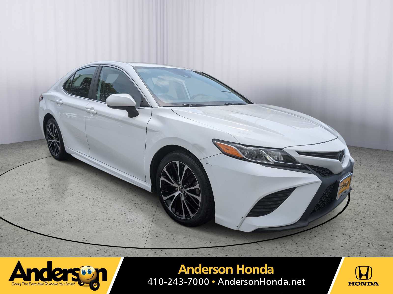 Used 2020 Toyota Camry SE FWD image 1