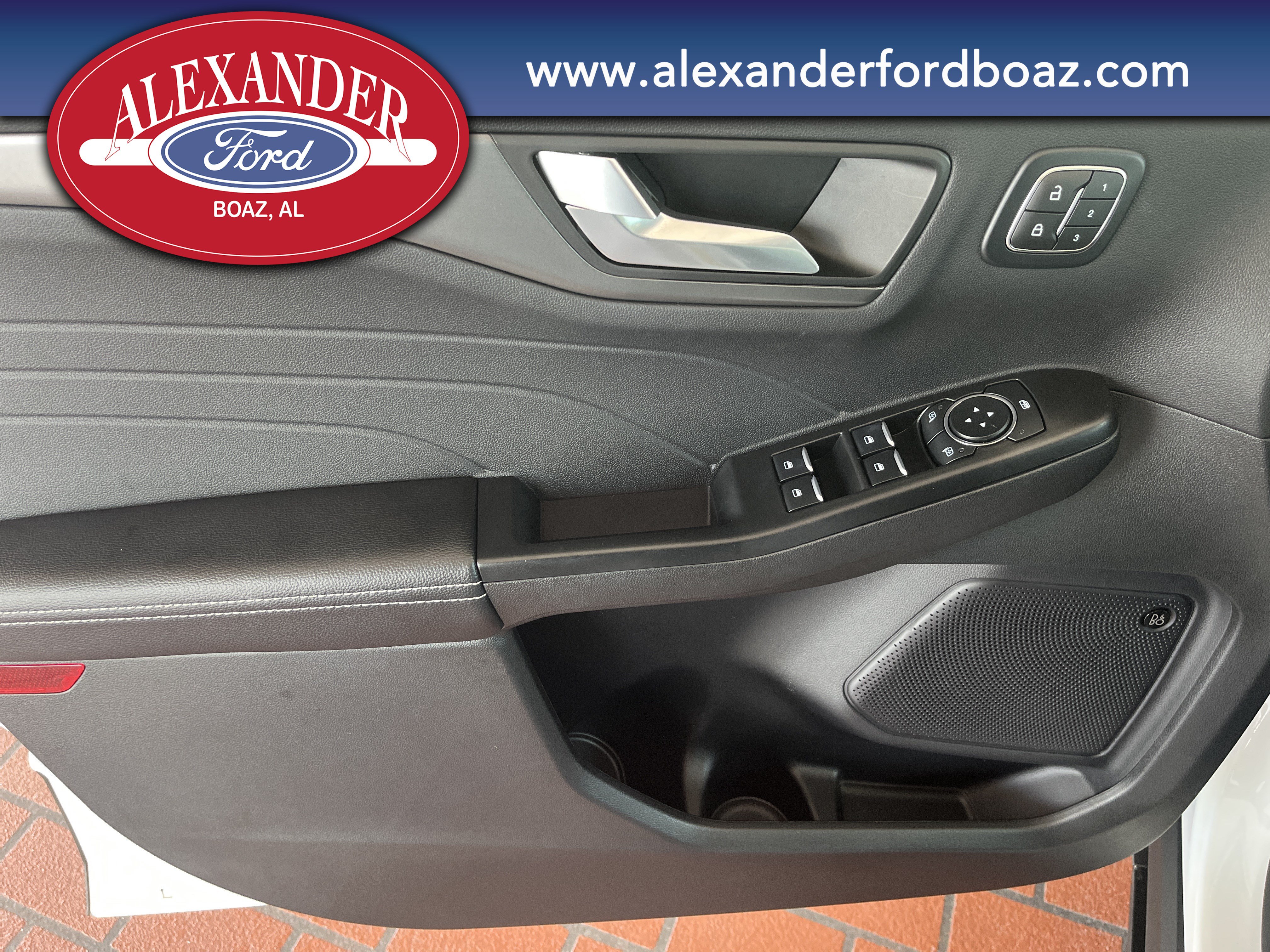 Used 2025 Ford Escape Active w/ Active Premium Tech Pack FWD image 10