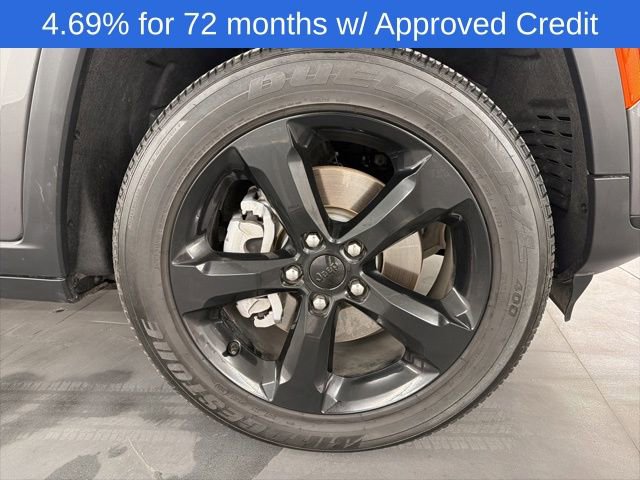 Used 2025 Jeep Grand Cherokee L Laredo image 12