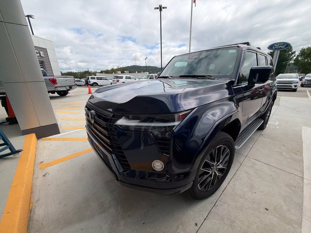 Used 2025 Lexus GX 550 w/ Accessory Package (2T) AWD/4WD image 2
