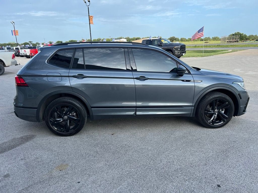 Used 2024 Volkswagen Tiguan SE R-Line w/ MDO Package, Three-Row FWD image 7