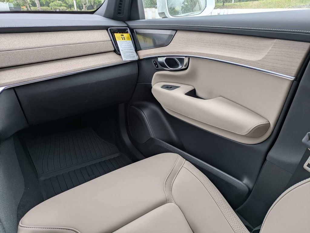 New 2026 Volvo XC90 T8 Plus w/ Protection Package Premier AWD/4WD image 23