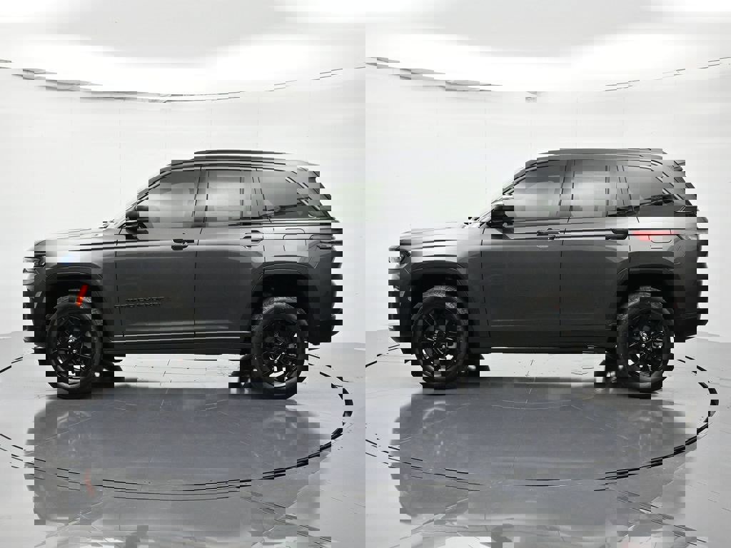 New 2026 Jeep Grand Cherokee Altitude image 8