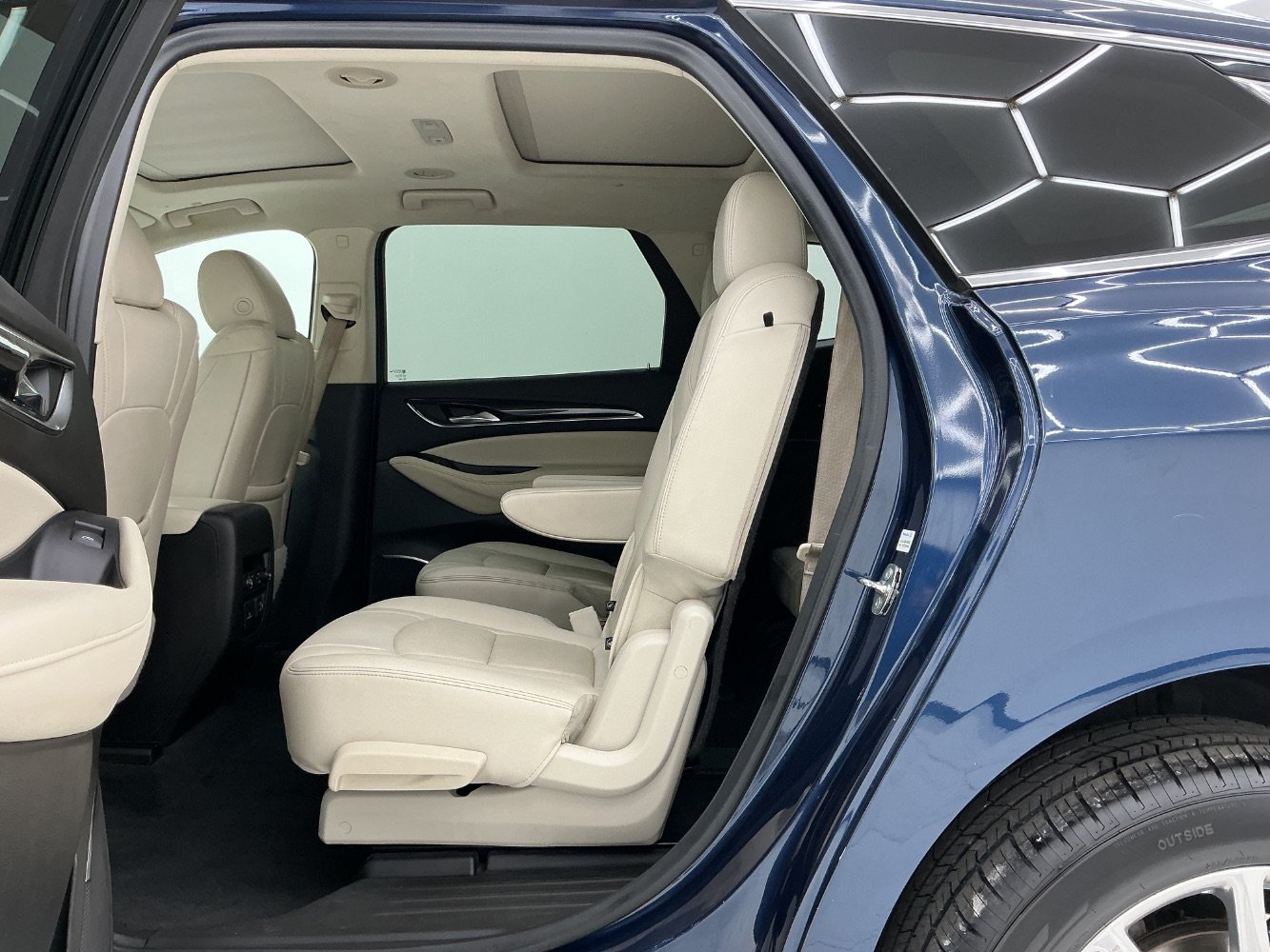 Used 2022 Buick Enclave Premium w/ Experience Buick Package FWD image 20