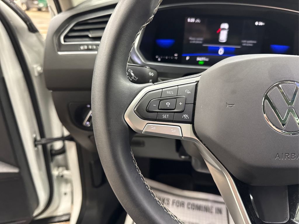 Used 2022 Volkswagen Tiguan SE image 37