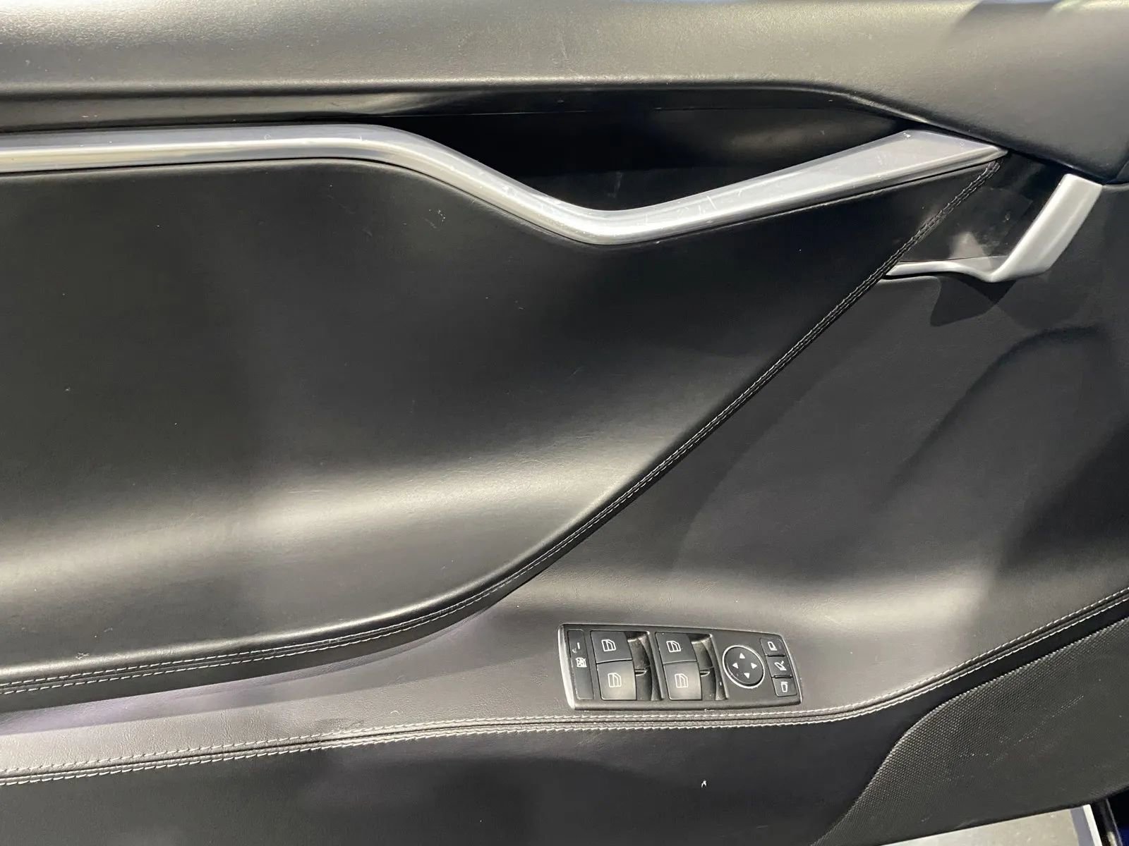 Used 2016 Tesla Model S AWD image 11