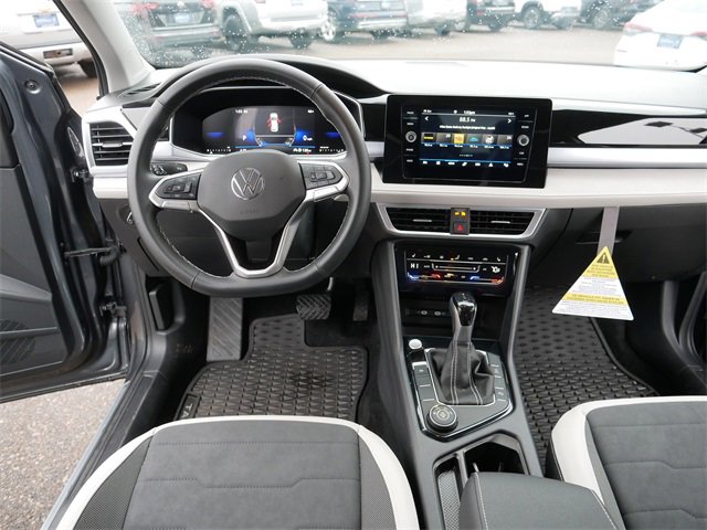 Certified 2025 Volkswagen Taos SE image 21