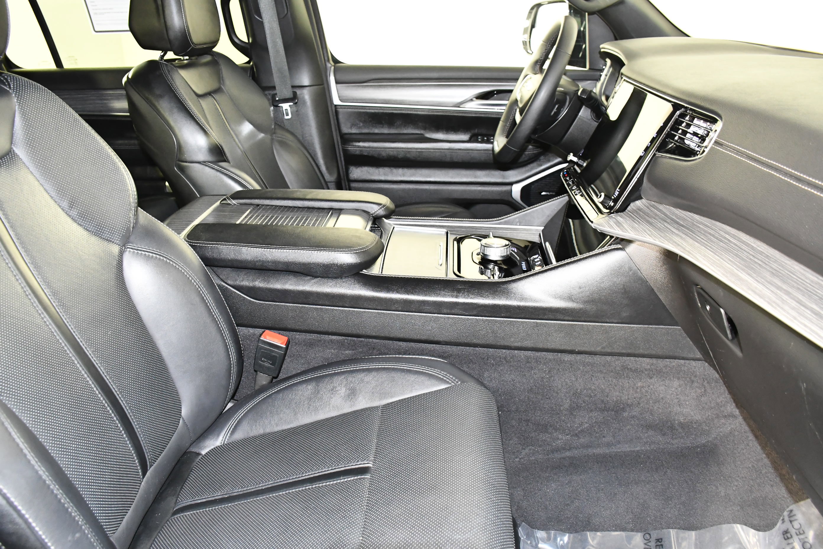 Used 2024 Jeep Wagoneer Series III AWD/4WD image 44
