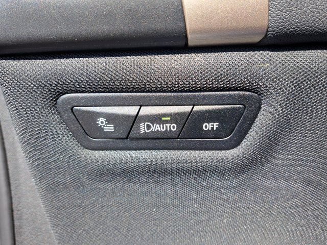 Used 2025 BMW iX xDrive50 w/ Premium Package AWD/4WD image 13