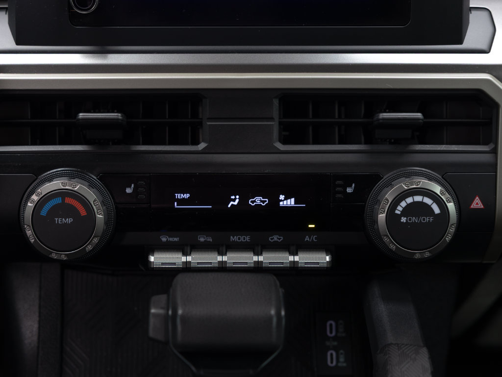 Certified 2024 Toyota Tacoma SR5 AWD/4WD image 18