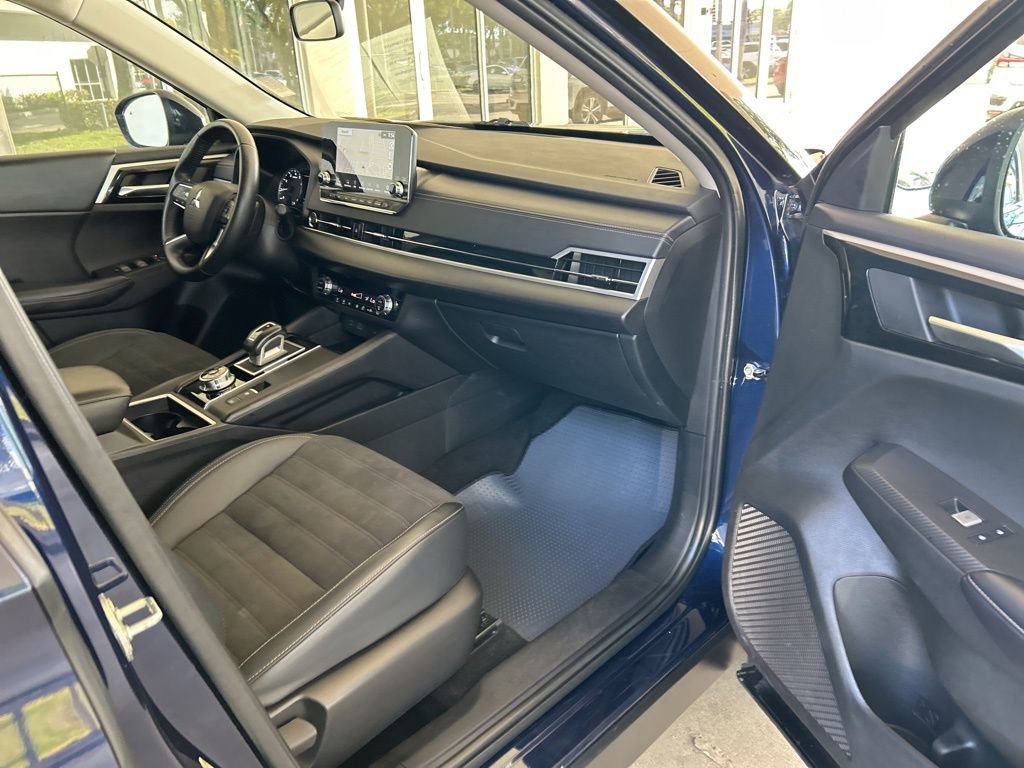 Used 2024 Mitsubishi Outlander SE AWD/4WD image 25