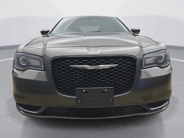 Used 2019 Chrysler 300 Touring w/ Sport Appearance Package RWD image 12
