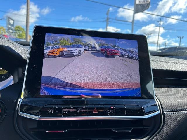 New 2026 Jeep Compass Limited image 18