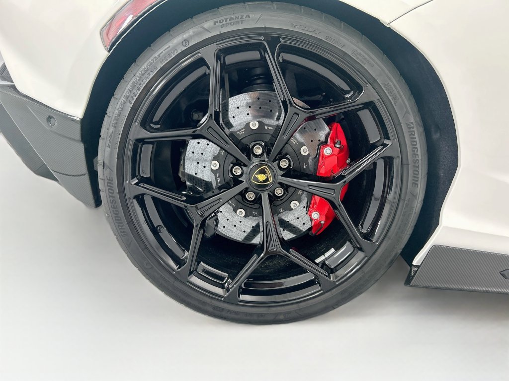 Used 2025 Lamborghini Revuelto AWD/4WD image 28