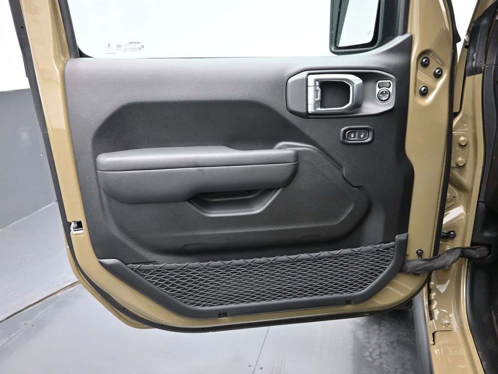 Certified 2025 Jeep Wrangler Unlimited Rubicon w/ Technology Group image 9