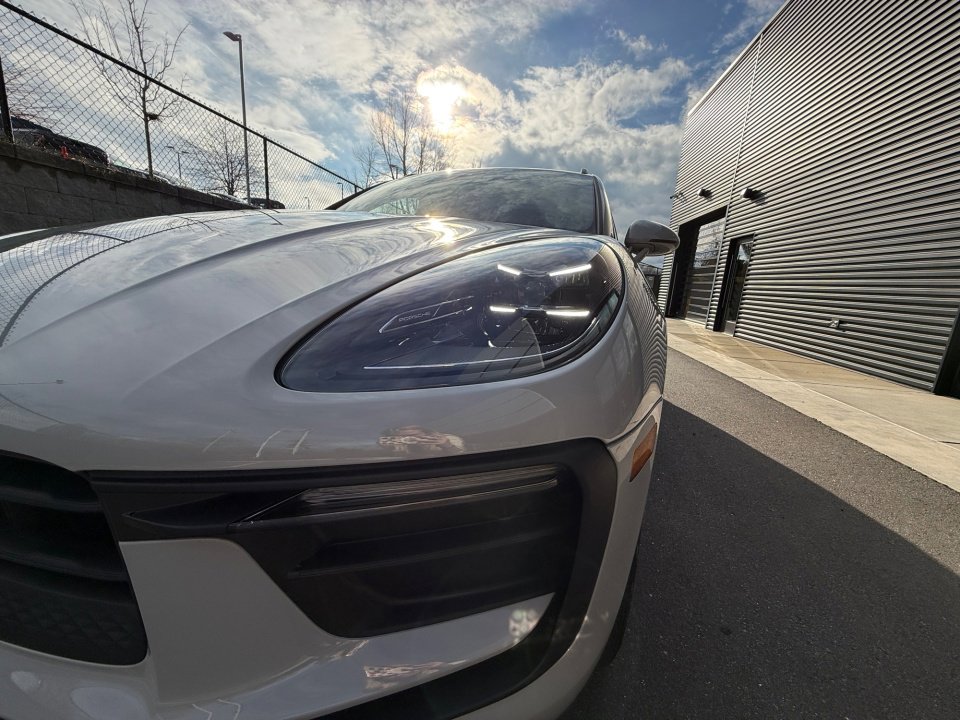 Certified 2025 Porsche Macan image 13