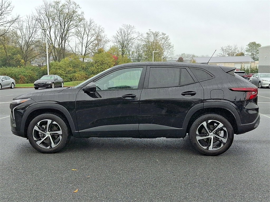 Used 2024 Chevrolet Trax RS w/ Sunroof Package image 8