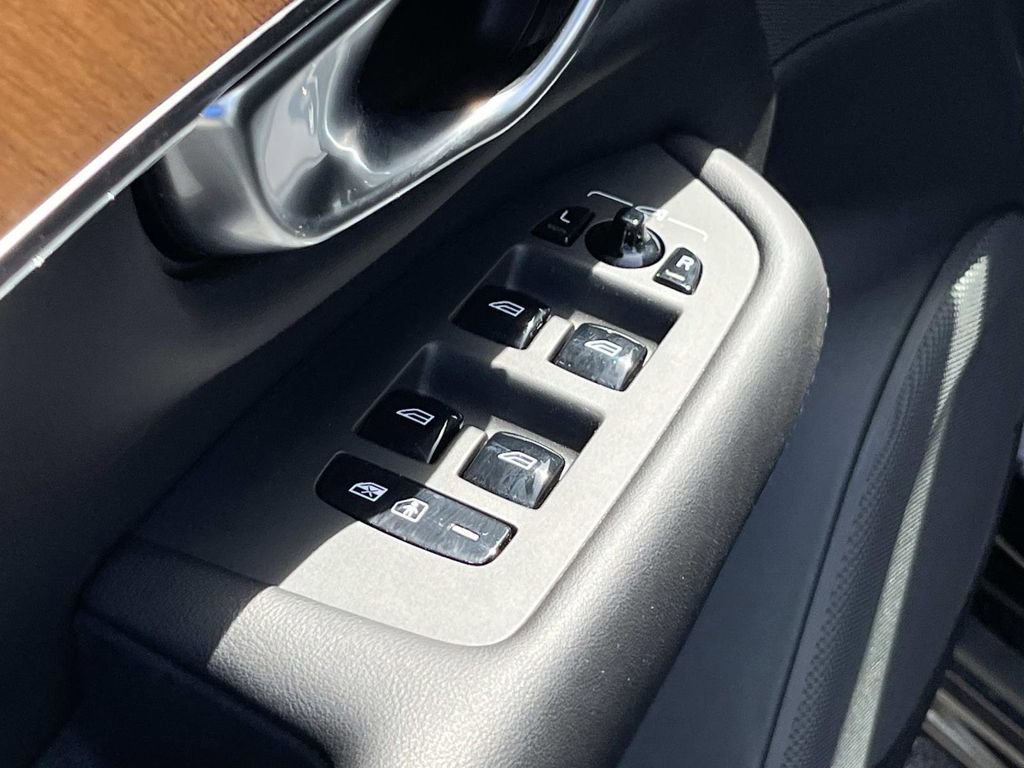 Used 2023 Volvo XC90 B6 Plus w/ Protection Package Premier image 25