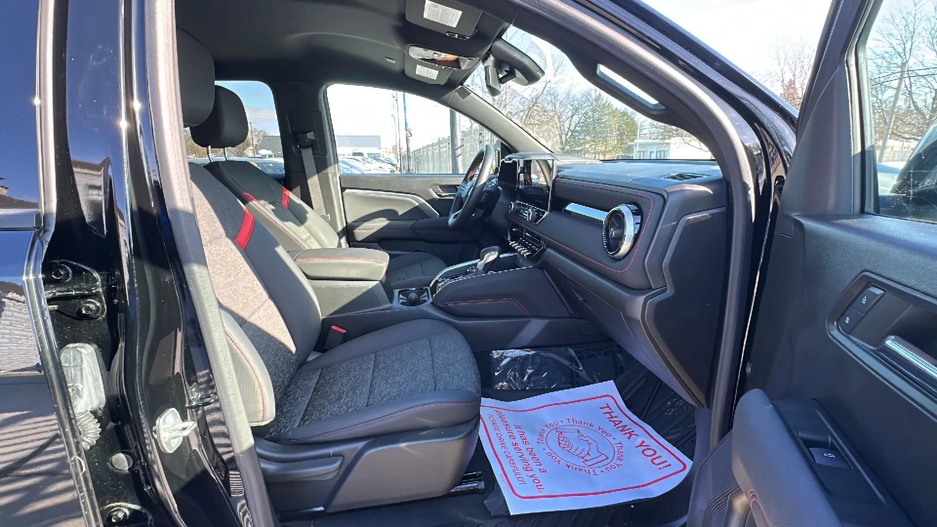 Used 2024 Chevrolet Colorado Z71 w/ Z71 Convenience Package 2 image 18