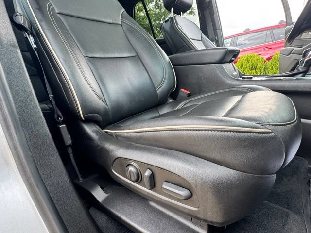 Used 2022 Chevrolet Traverse Premier w/ Redline Edition AWD/4WD image 27