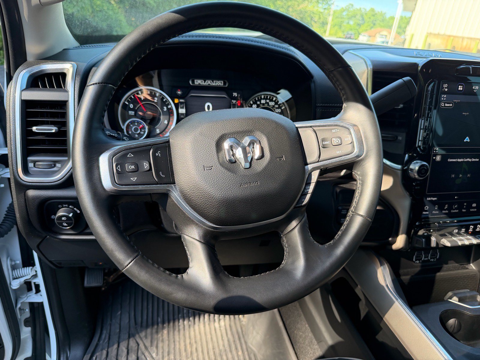 Used 2024 RAM 3500 Laramie AWD/4WD image 36