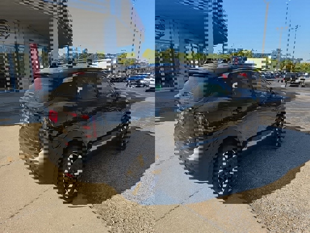 New 2026 Nissan Kicks SR image 3
