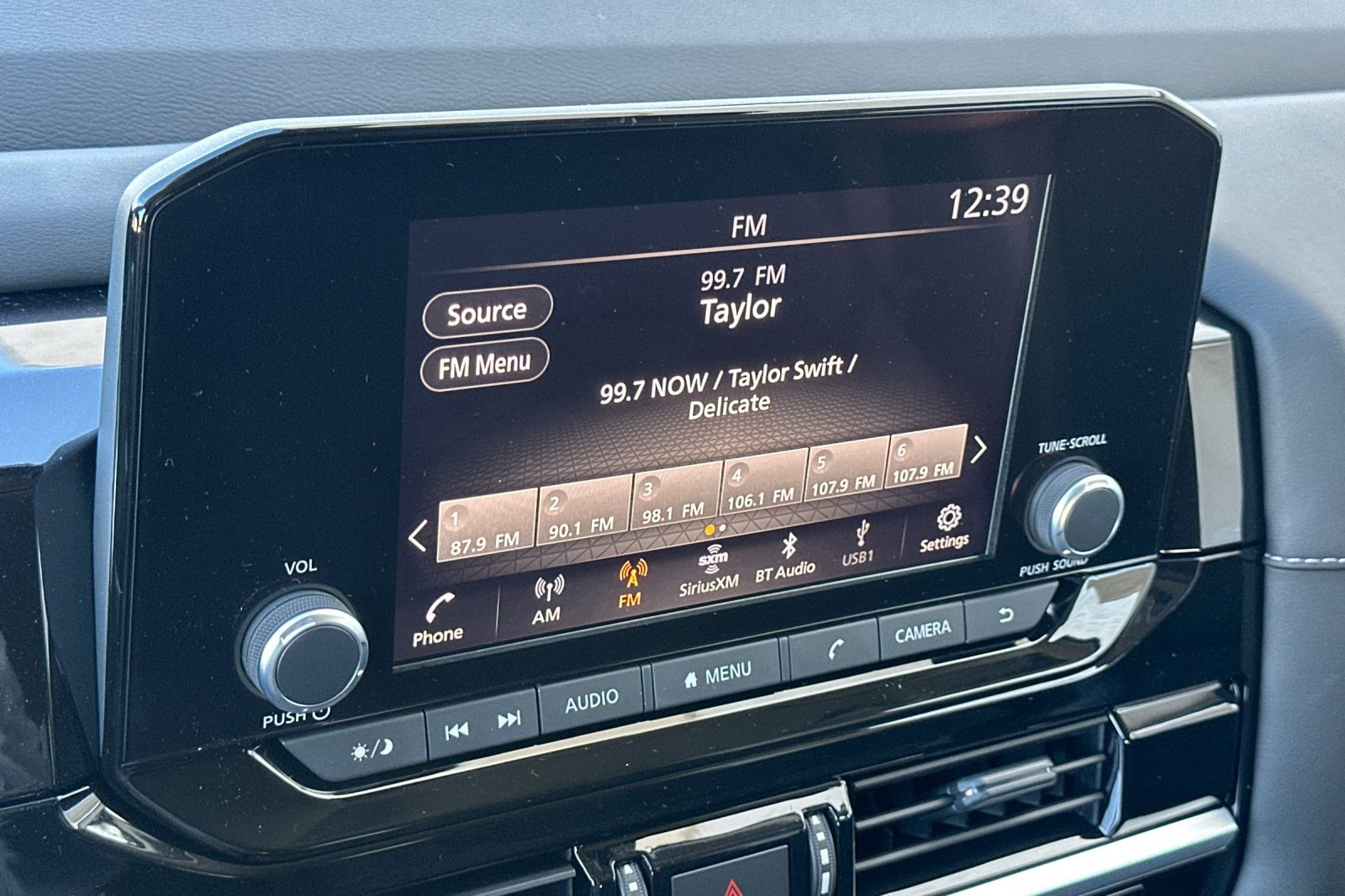 New 2025 Nissan Pathfinder SV w/ Black Appearance Package image 16