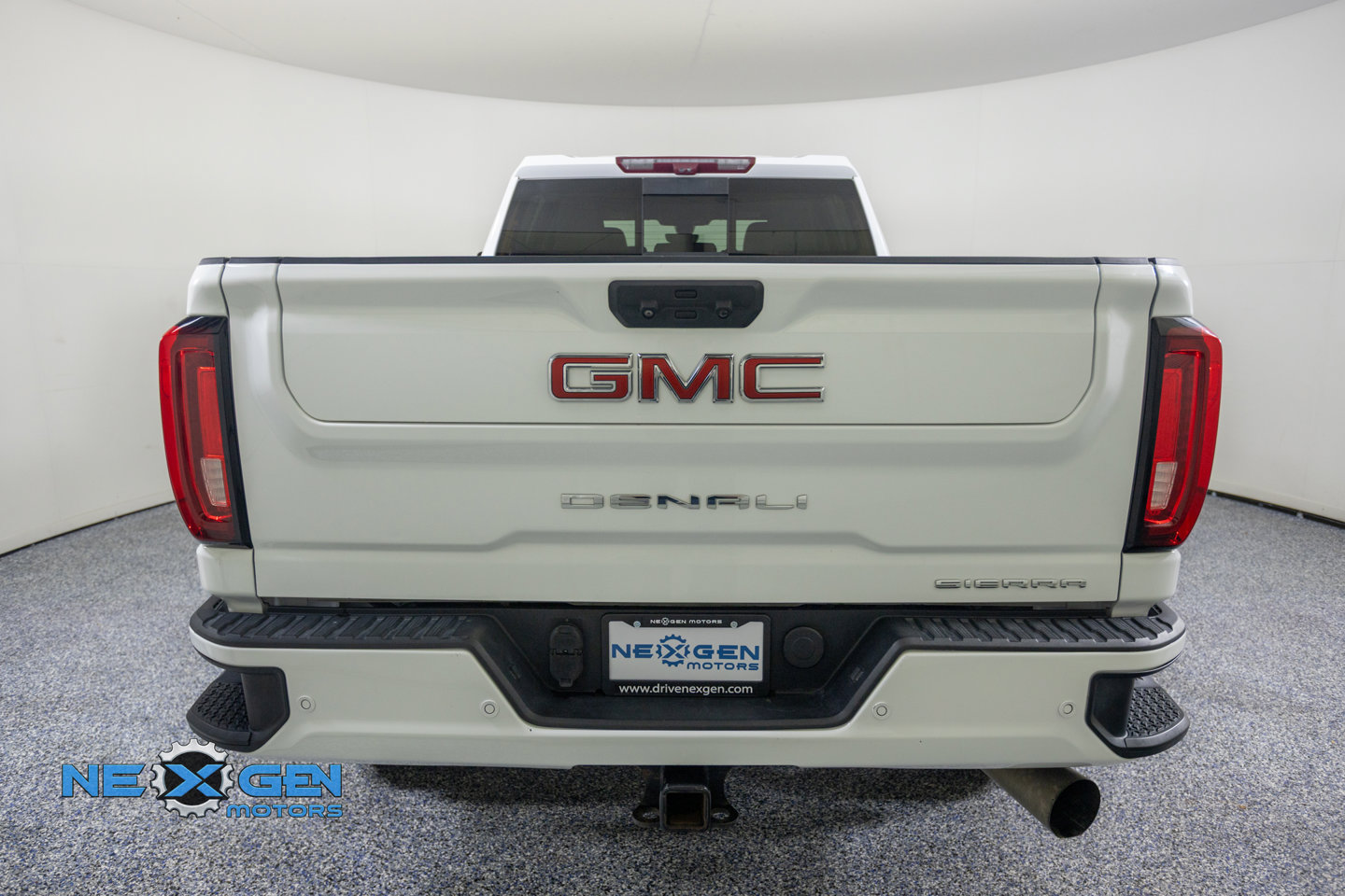 Used 2022 GMC Sierra 3500 Denali w/ Technology Package AWD/4WD image 7