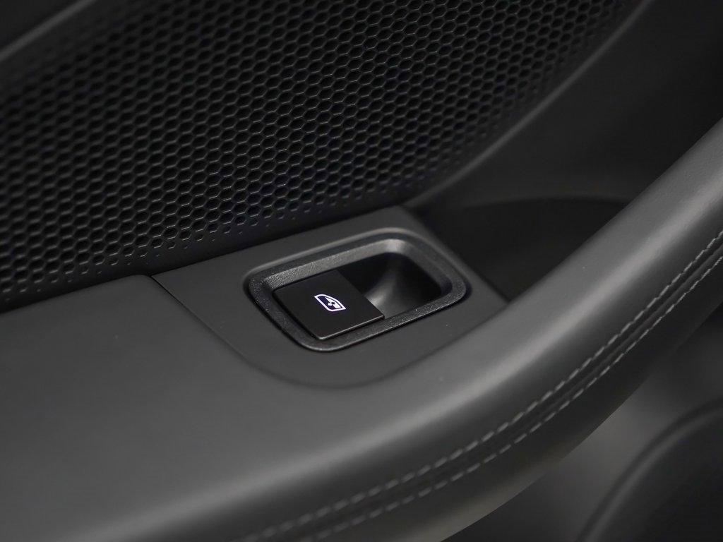 New 2025 Porsche Macan Turbo Electric image 17