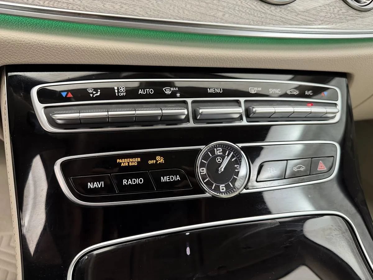Used 2018 Mercedes-Benz E 400 4MATIC Cabriolet image 36