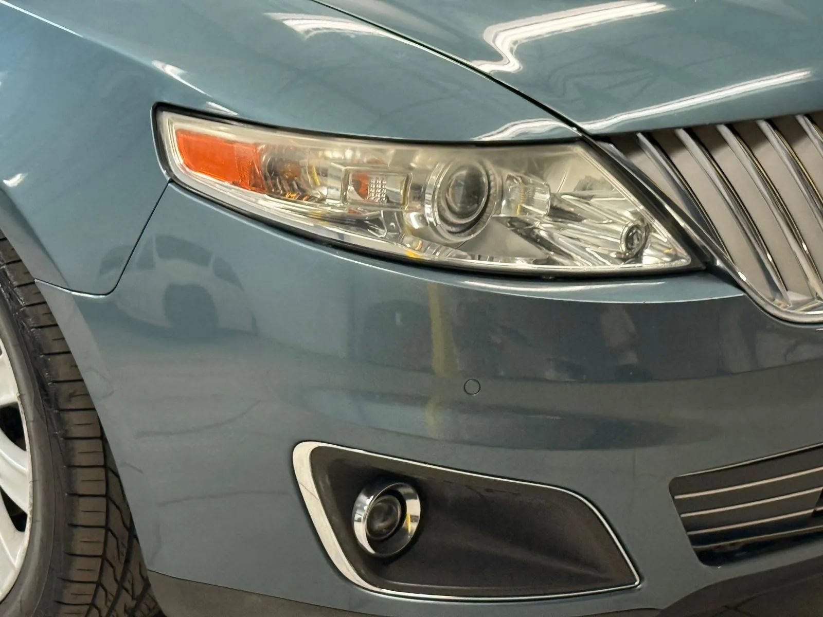 Used 2010 Lincoln MKS image 6