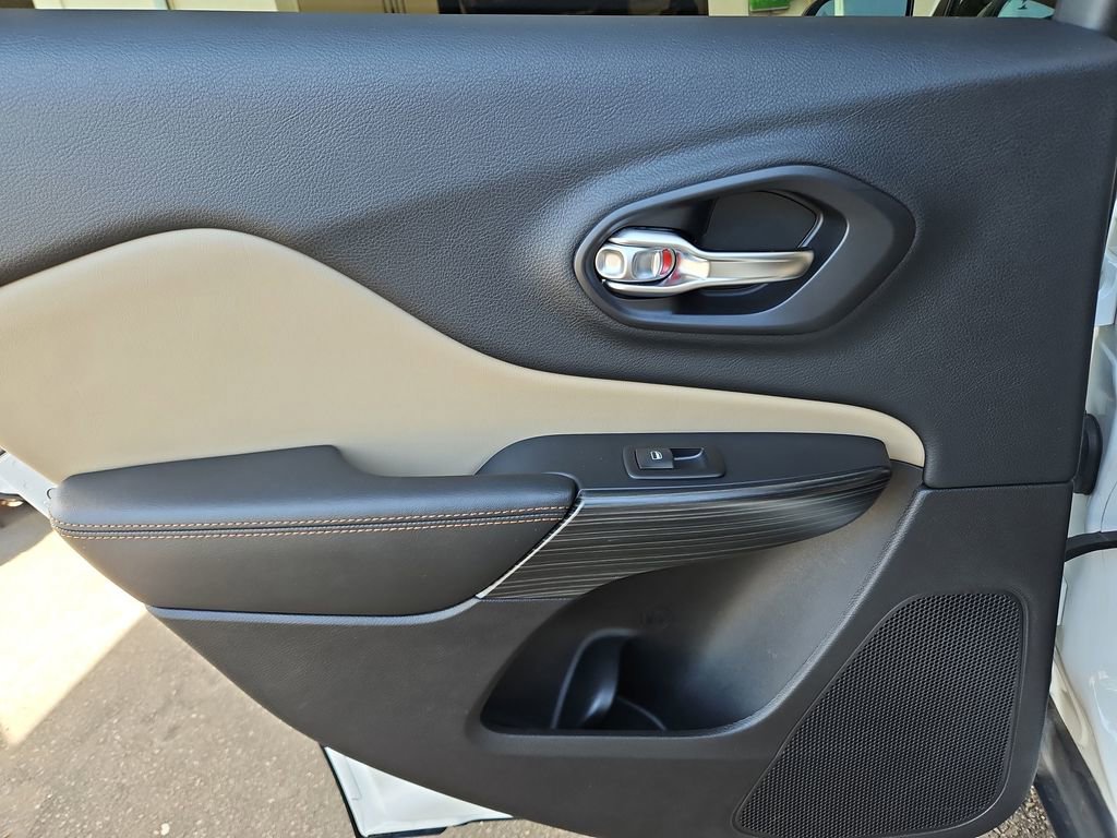 Used 2016 Jeep Cherokee Limited FWD image 28
