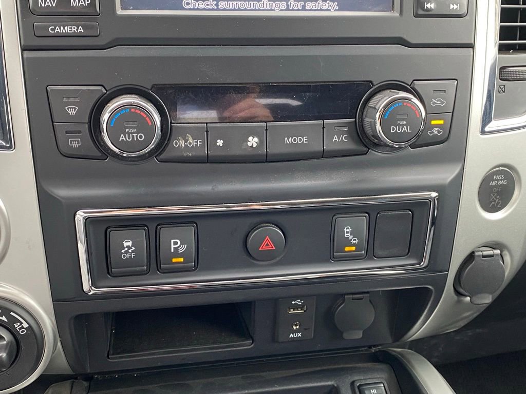 Used 2018 Nissan Titan SV w/ SV Convenience Package image 17