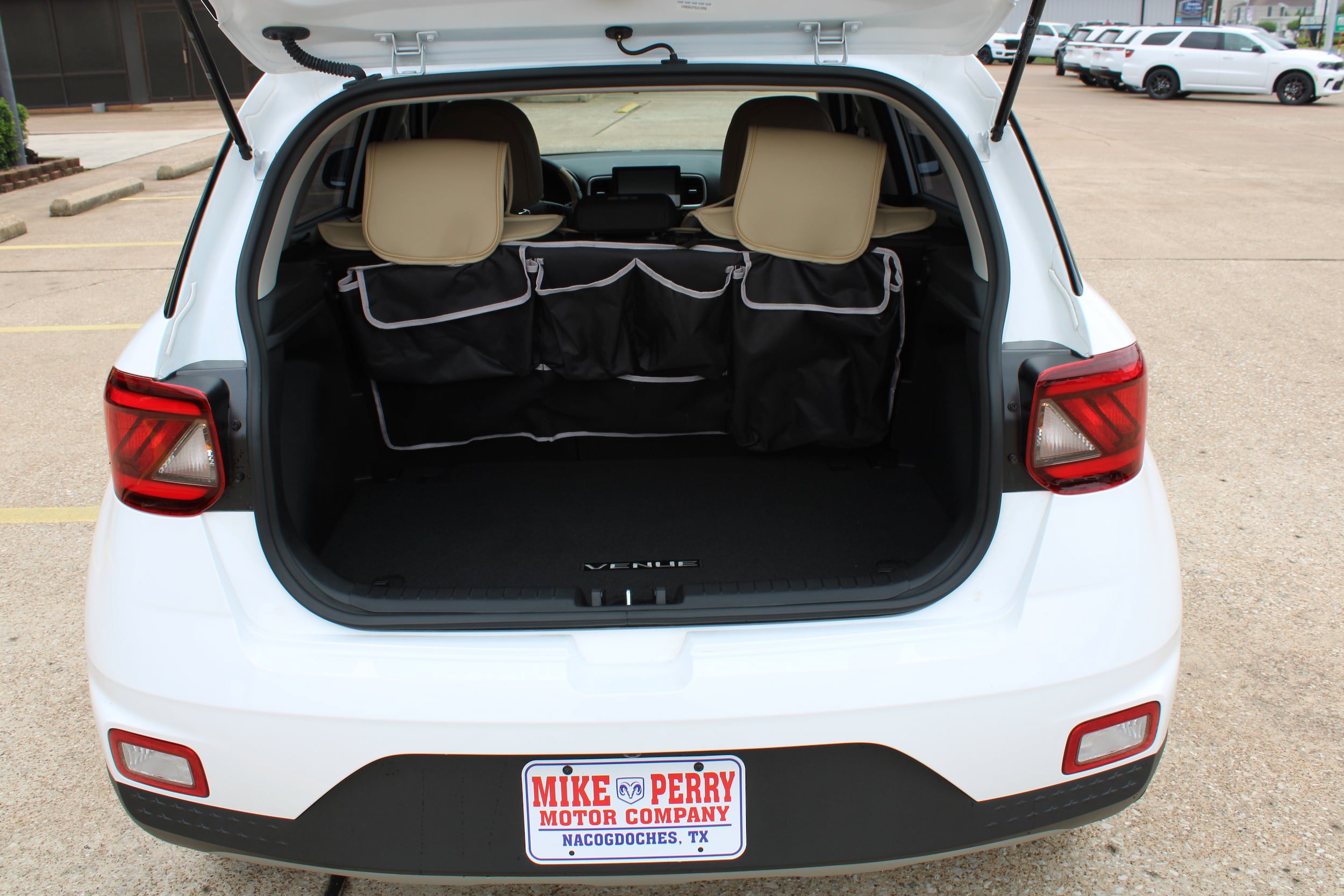 Used 2025 Hyundai Venue SE FWD image 13